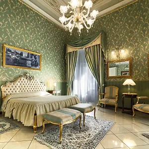Hotel Romeo, Katánie